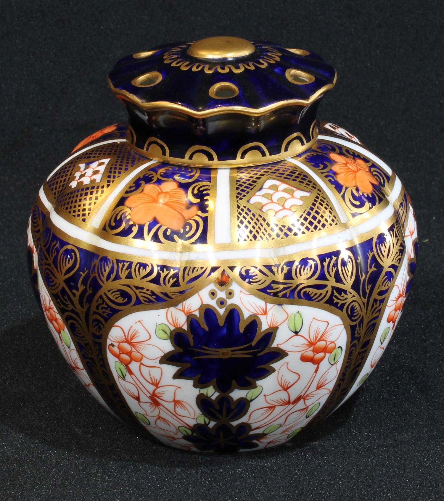 A Royal Crown Derby 1128 pattern pot-pourri vase and cover, 11cm high