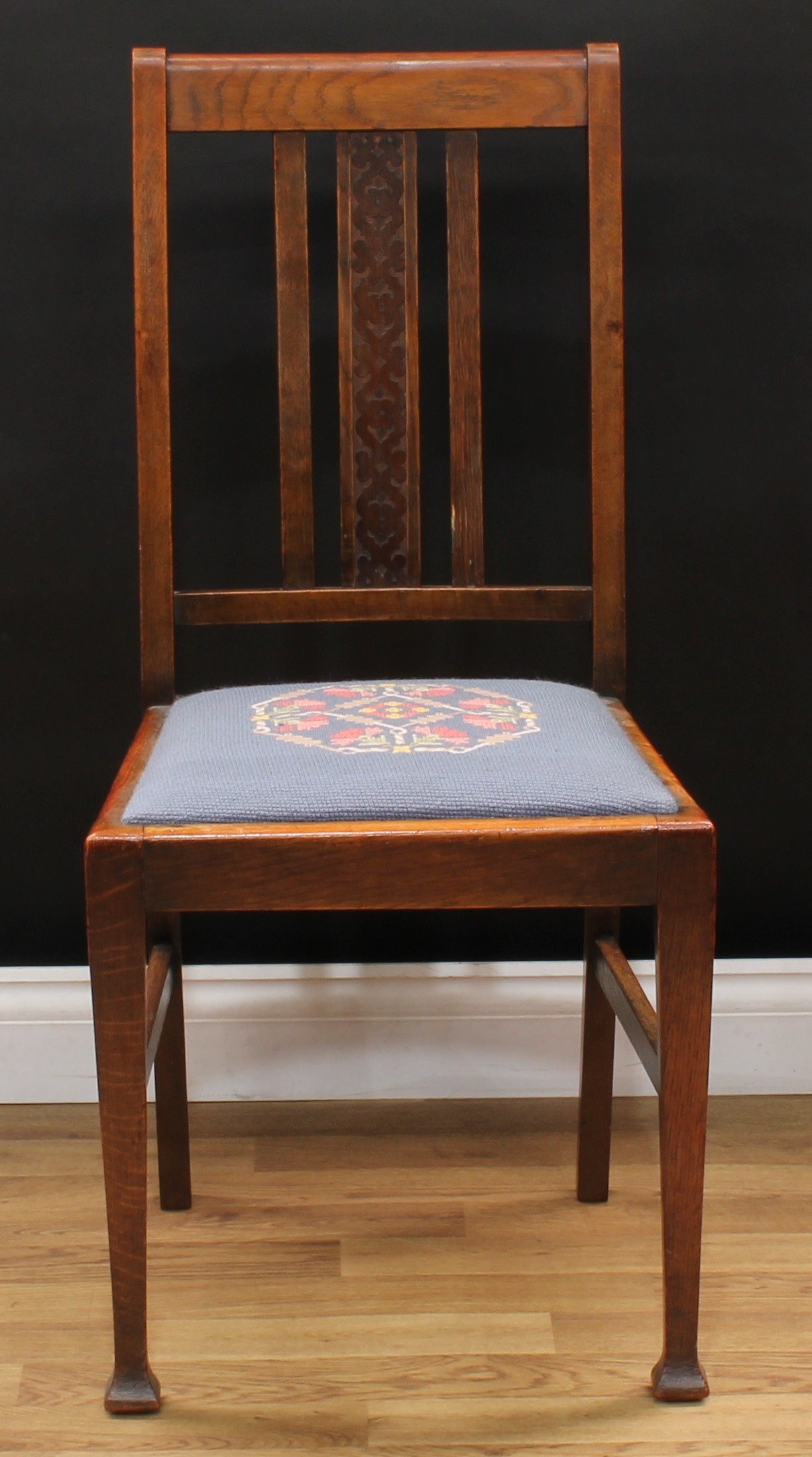 A 17th century style gateleg dining table, 73cm high, opening to 143cm wide, 99.5cm deep; a set of - Bild 6 aus 8