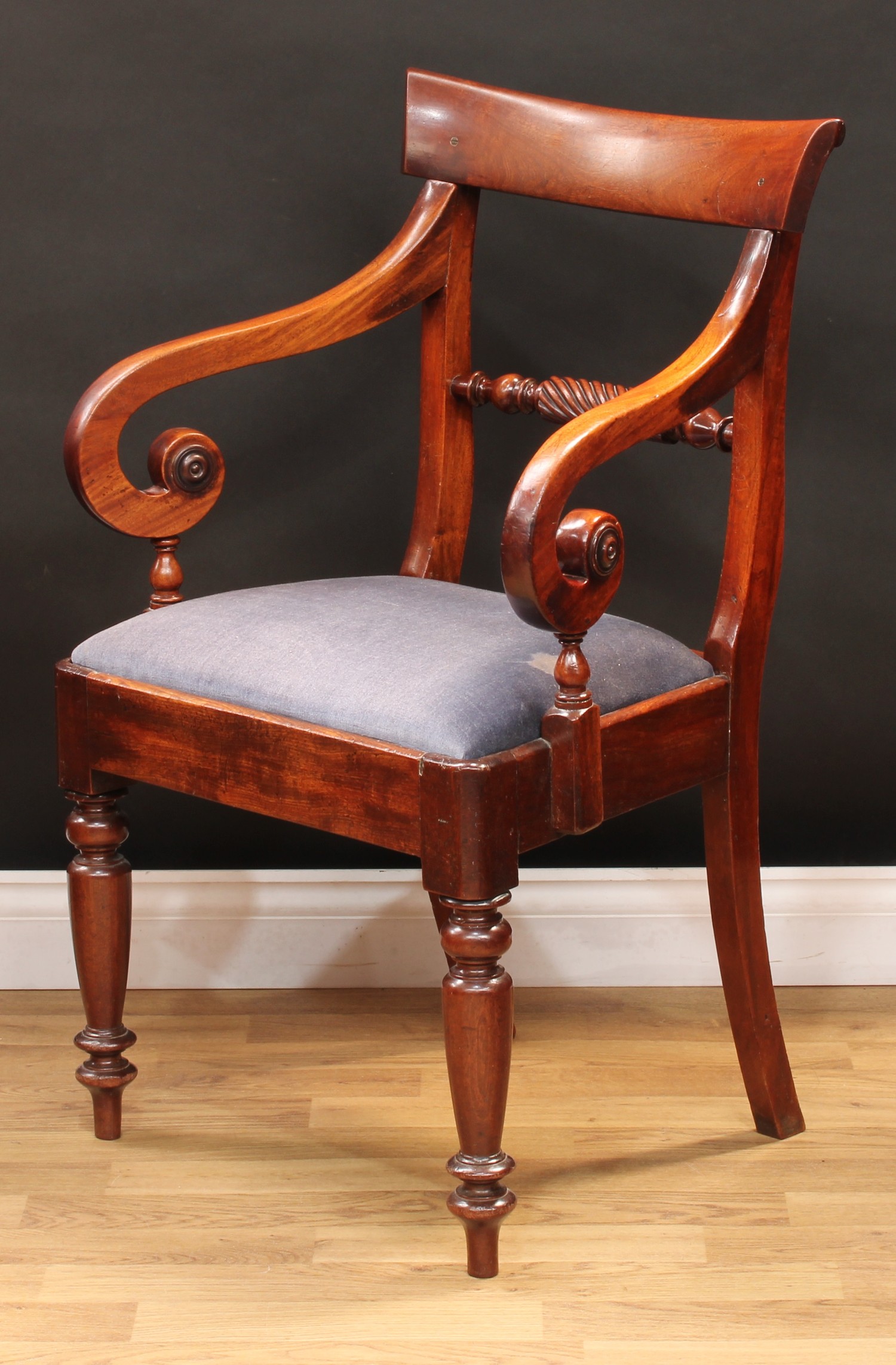 A William IV mahogany open armchair, rope-twist mid rail, 93cm high, 60cm wide, the seat 45cm wide - Bild 5 aus 8