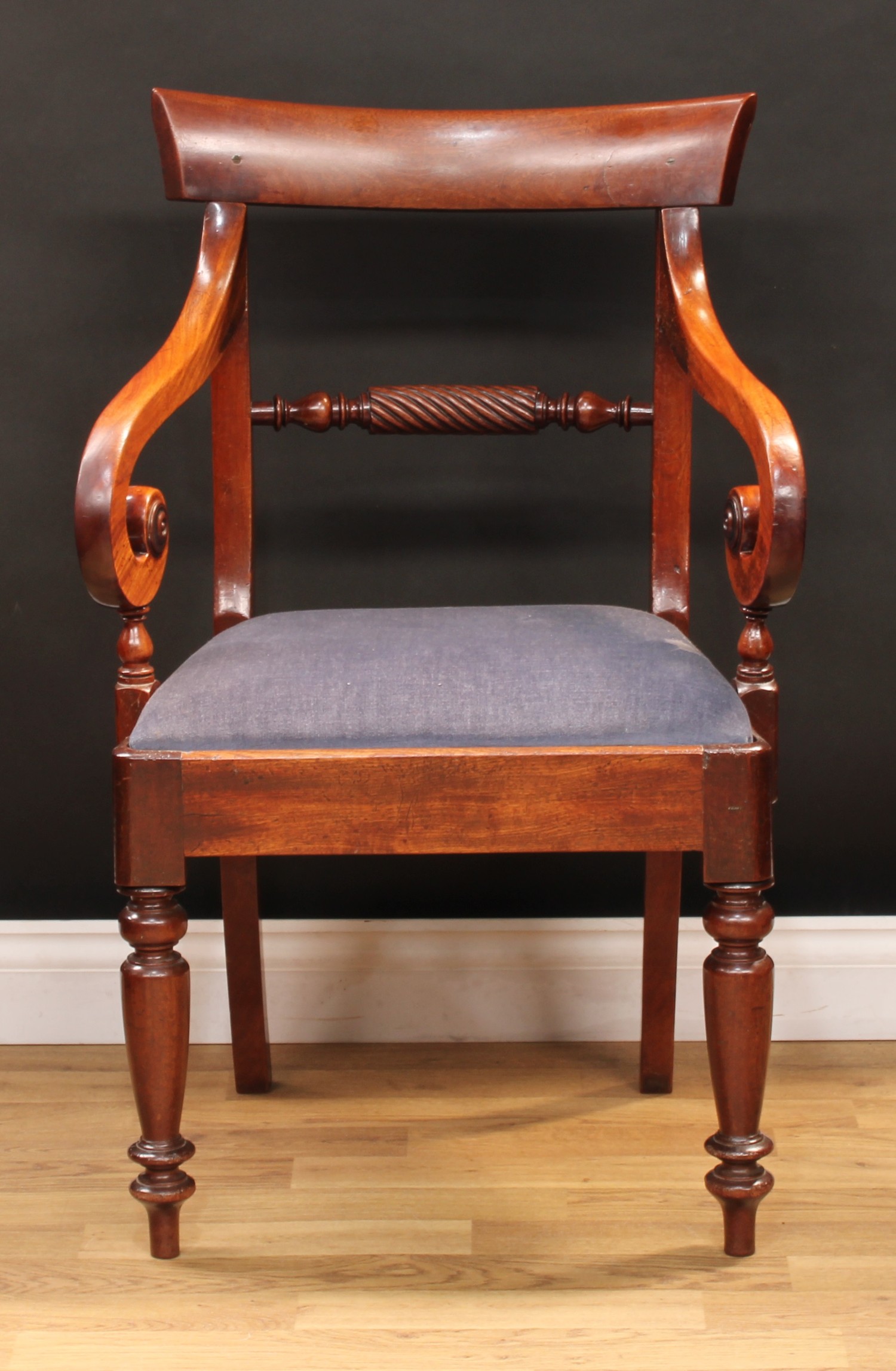 A William IV mahogany open armchair, rope-twist mid rail, 93cm high, 60cm wide, the seat 45cm wide - Bild 3 aus 8