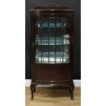 An early 20th century mahogany bow fronted display cabinet, 136.5cm high, 60.5cm wide, 39cm deep,
