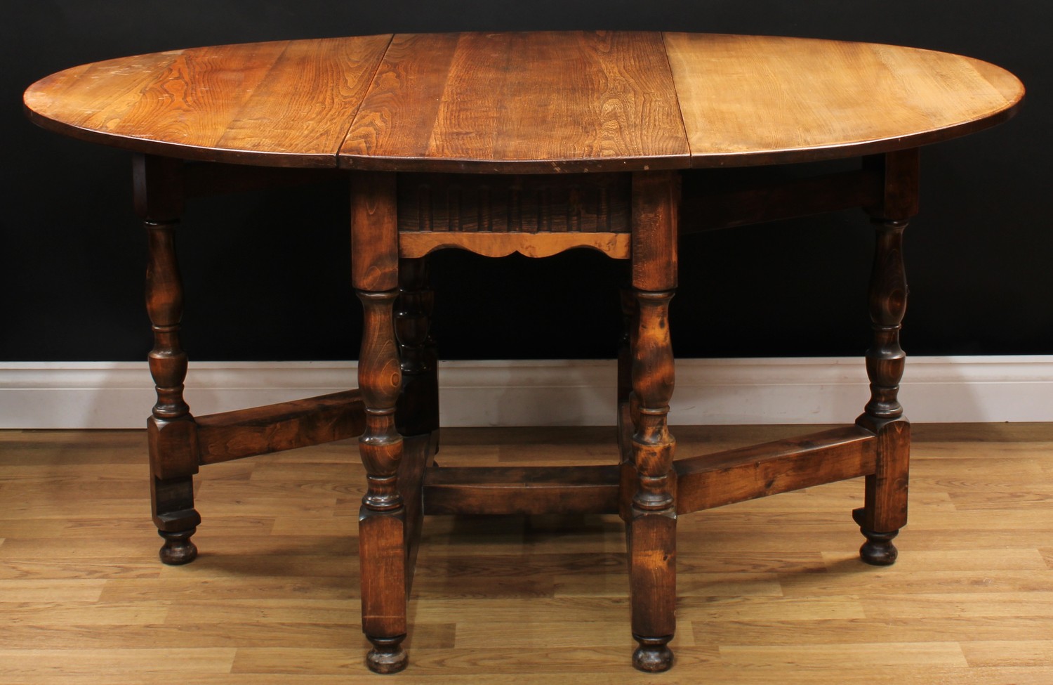 A 17th century style gateleg dining table, 73cm high, opening to 143cm wide, 99.5cm deep; a set of - Bild 3 aus 8