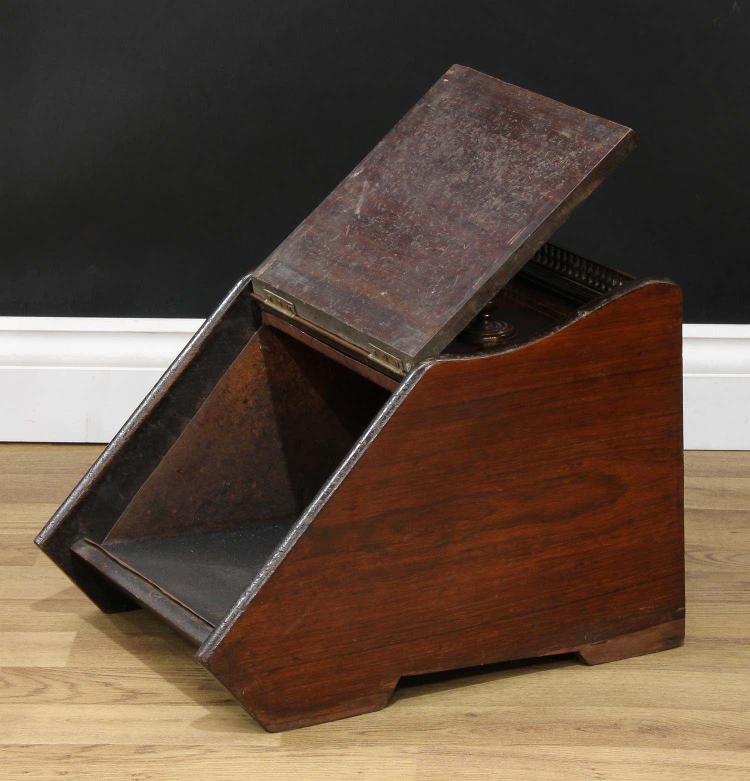 A Victorian rosewood and marquetry purdonium coal box, 32cm high, 33cm wide, 44.5cm deep, c.1875 - Bild 3 aus 3