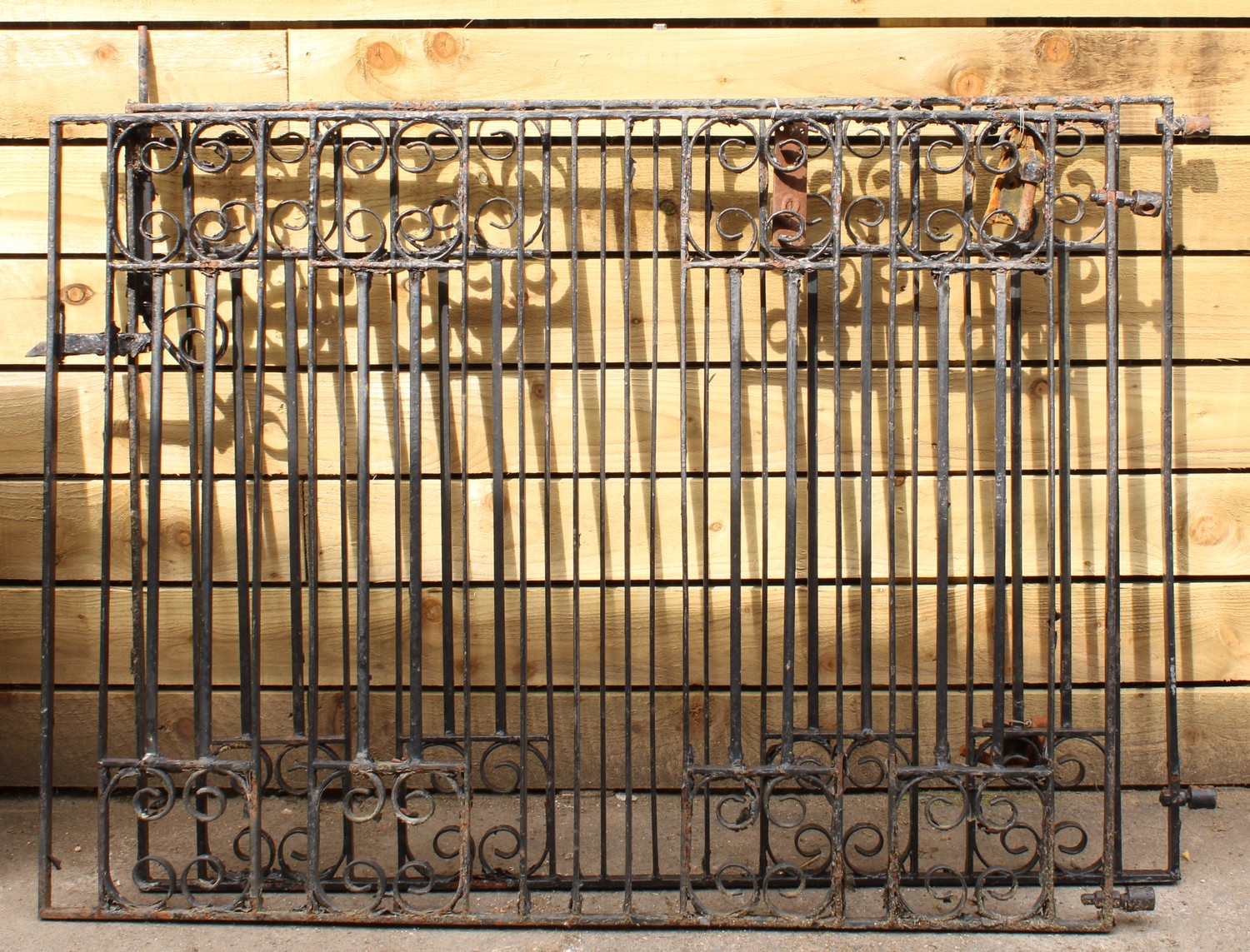 A pair of gates, each 106.5cm high, 141cm wide (2)