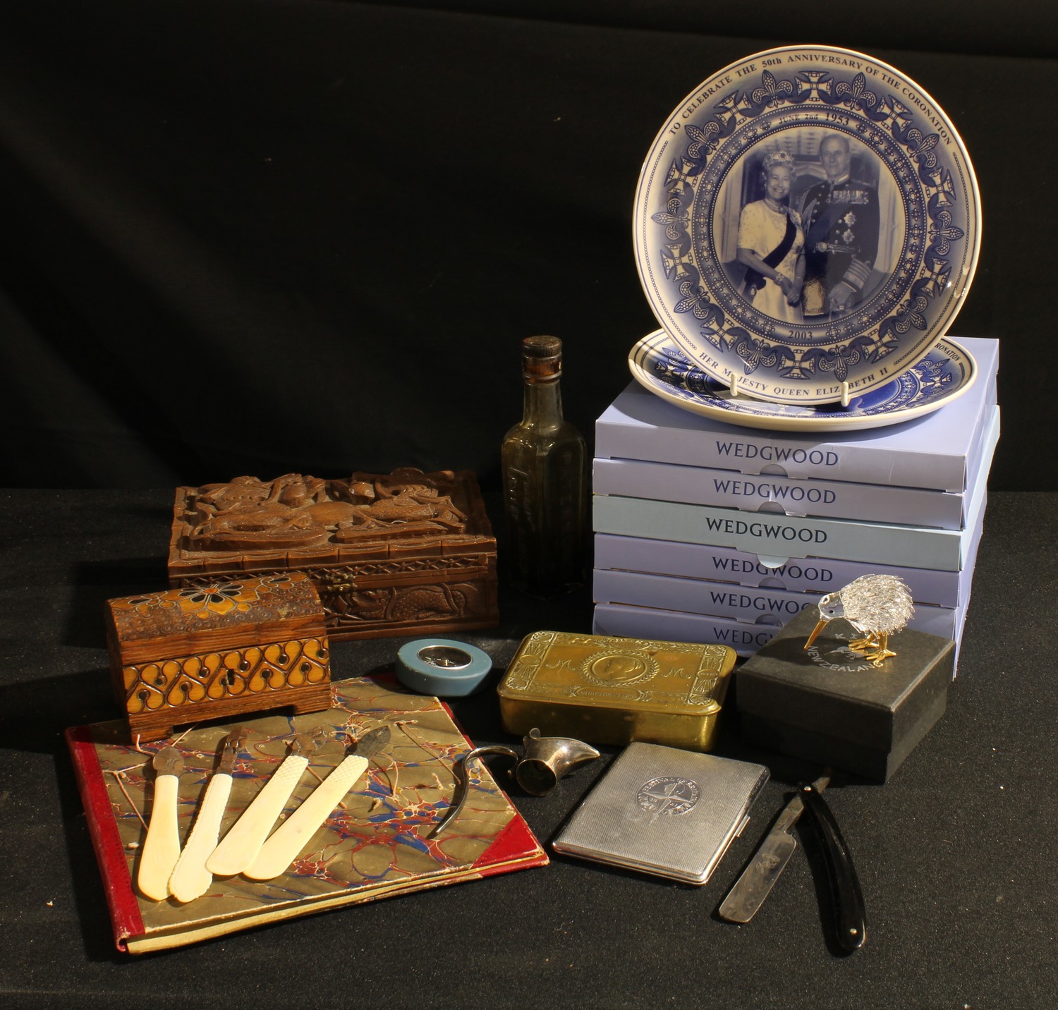 Boxes and Objects - a WWI British Princess Mary's Gift Tin Christmas 1914, no contents; fleams; an