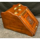 An Edwardian walnut and brass purdonium