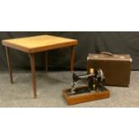 A vintage Singer hand operated sewing machine, model 99 k, serial no. EL602868; a 20th century oak