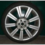 A set four Range Rover L405 L494 22" alloy wheels & tires (4)