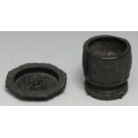 A Chinese dark patinated bronze brush washer, cast with scrolls on a ground of trellis, 5.5cm