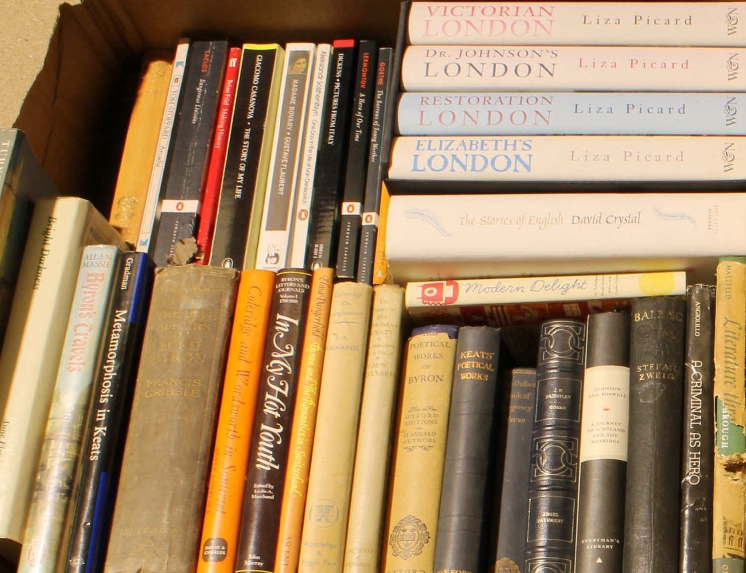 Books - a Victorian Family Bible; other leather bindings; mid-20th century and later pulp and - Bild 3 aus 5