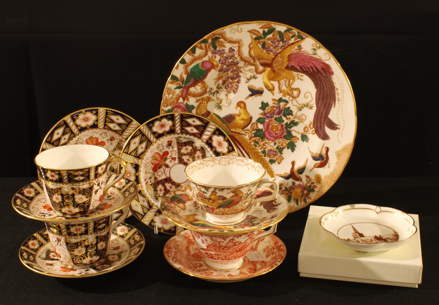 A pair of Royal Crown Derby 2451 pattern teacups, saucers and tea plates, first quality; an Olde