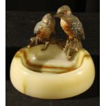 An onyx dish mounted with a pair of cold painted bronze birds, 12cm diameter, 9.5cm high
