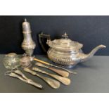 Silver & silverplate - a Victorian silver hafted shoe horn; others; silver plated teapot, grape