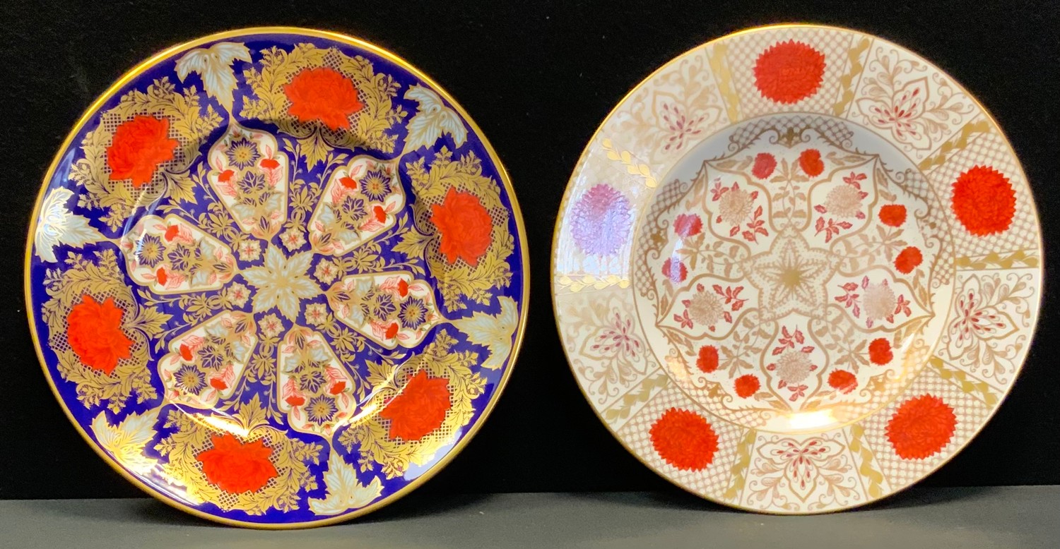 A Lynton porcelain Hamilton Imari pattern cabinet plate; an Abbeydale imperial pattern plate, 27cm