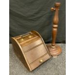 An Edwardian stained pine purdonium; a late 19th century adjustable turned oak floor stand, ball cup