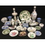 A 19th century Davenport imari pattern oval trinket tray; Aynsley Cottage Garden trinket bowls,
