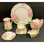 A Royal Winton chintz Daffodil pattern four piece tar set, pattern number 2123; a Royal Albert