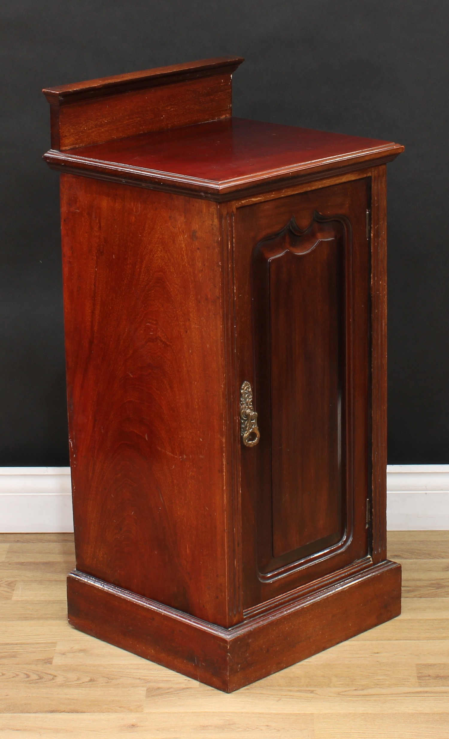 An Edwardian mahogany bedroom cupboard; others similar; a bow front chest of seven drawers, 109cm - Image 8 of 12