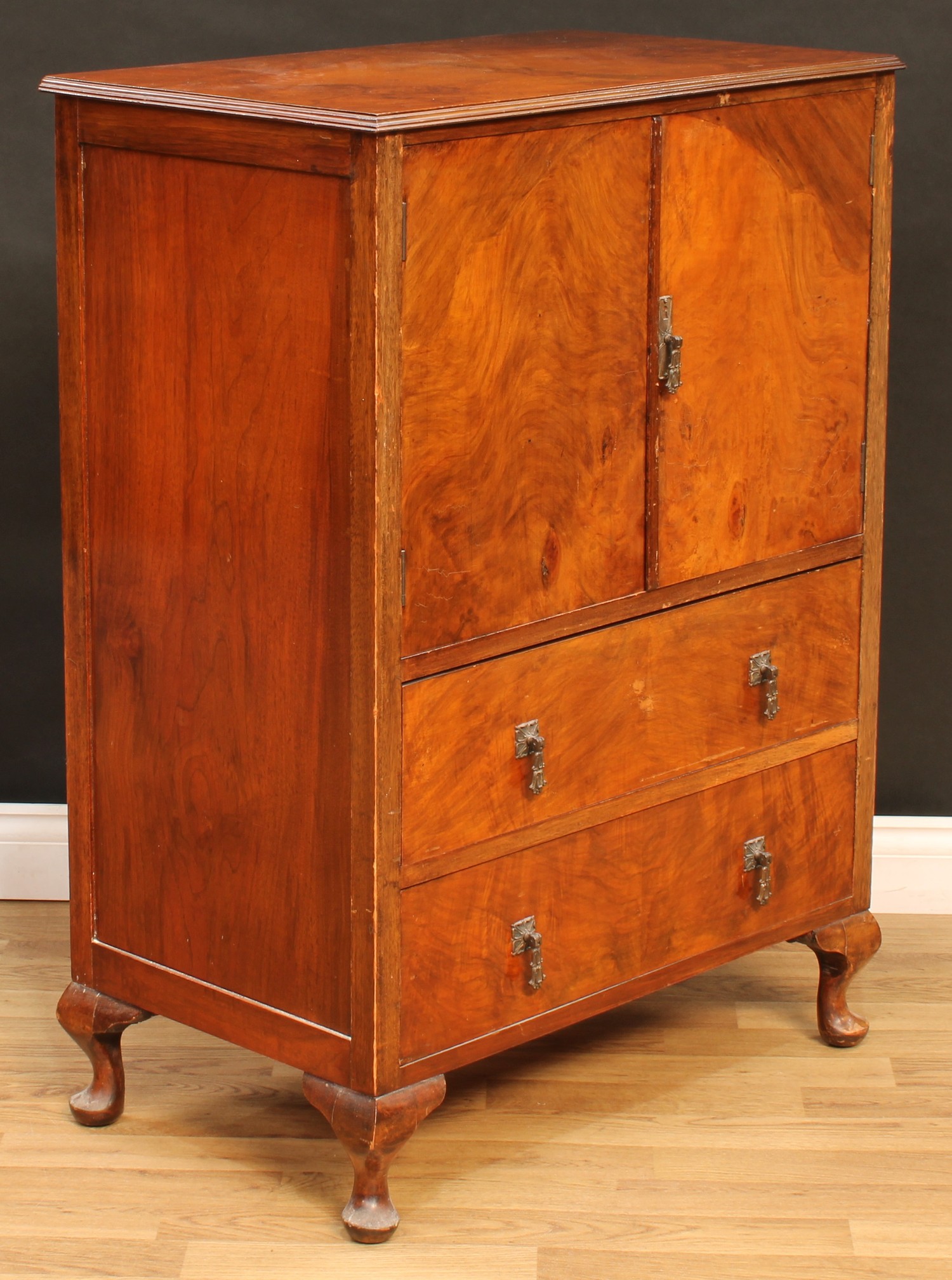 A two piece walnut bedroom suite, comprising dressing table, 154.5cm high, 108cm wide, 50cm deep and - Image 6 of 8