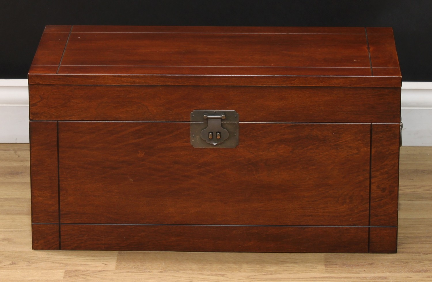 A Chinese inspired table-top chest, hinged top, carry handles to sides, 30cm high, 59cm wide, 29cm