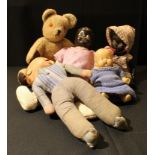 Toys - a collection of dolls and teddy bears (5)