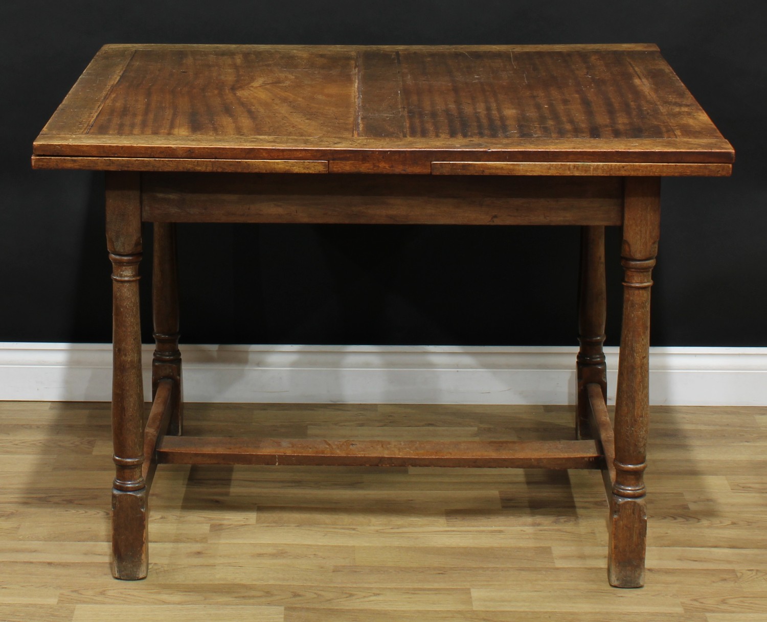 An early 20th century mahogany draw-leaf dining table, 75cm high (open), 106.5cm opening to 197. - Image 2 of 3