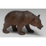 A Black Forest carving, of a bear, 18cm long, early 20th century