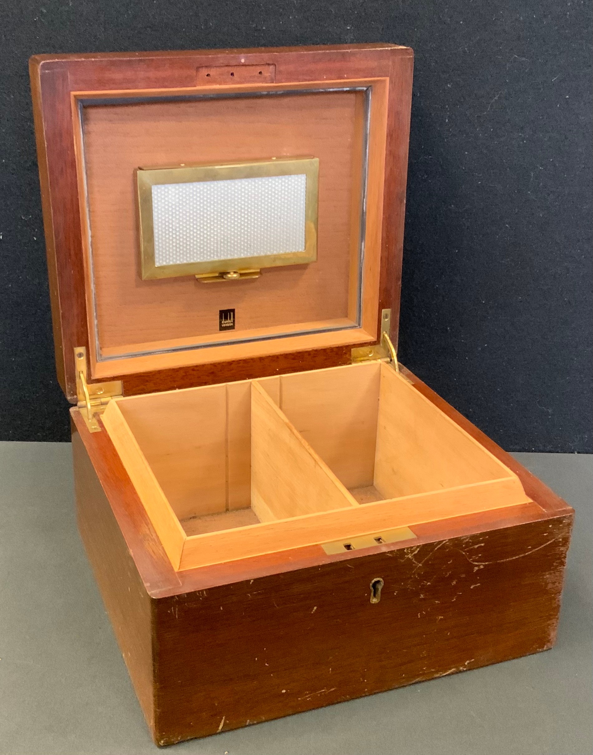 A Dunhill mahogany humidor, hinged lid, two section interior, 13.5cm x 24cm x 21.5cm - Bild 2 aus 2