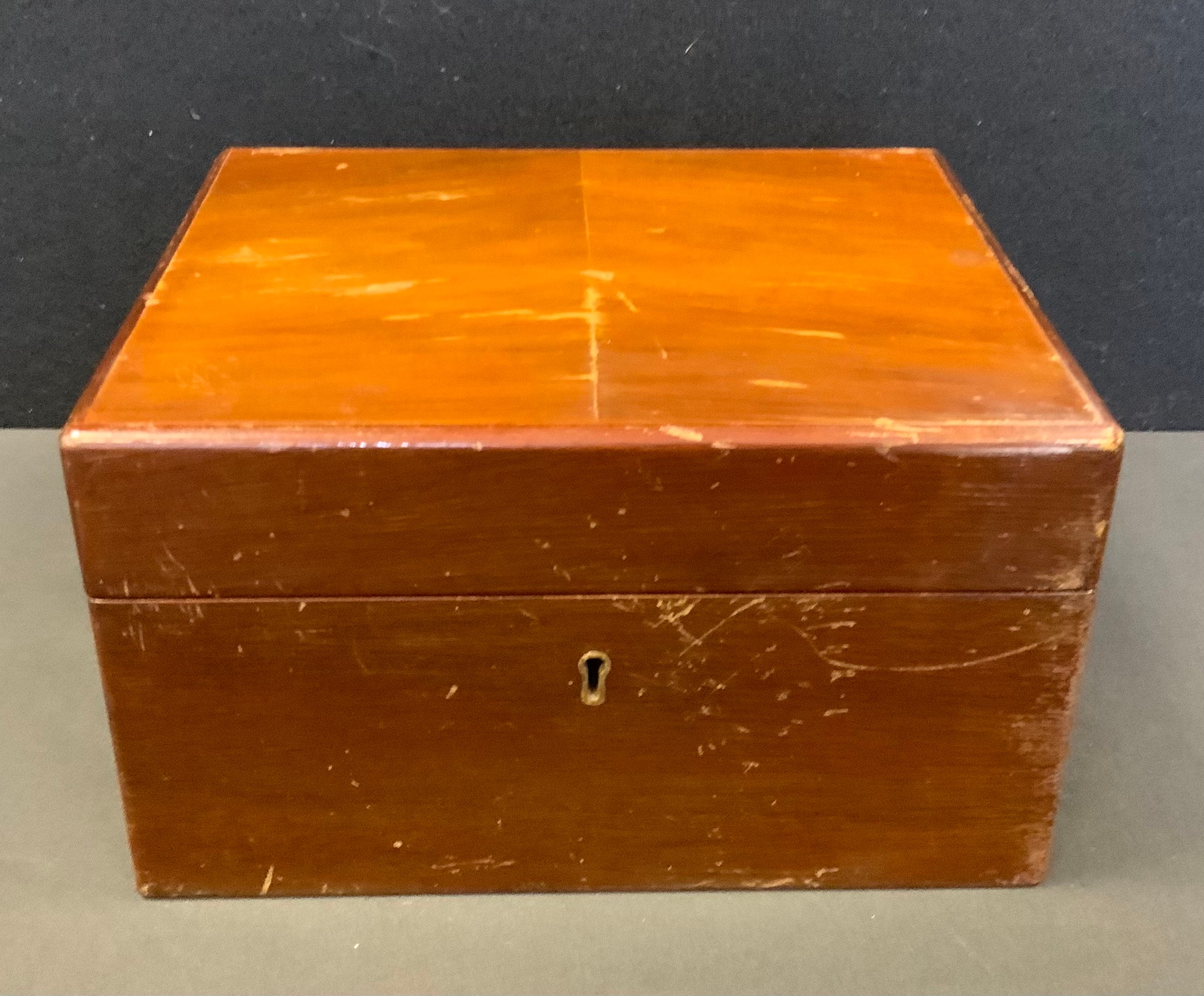 A Dunhill mahogany humidor, hinged lid, two section interior, 13.5cm x 24cm x 21.5cm