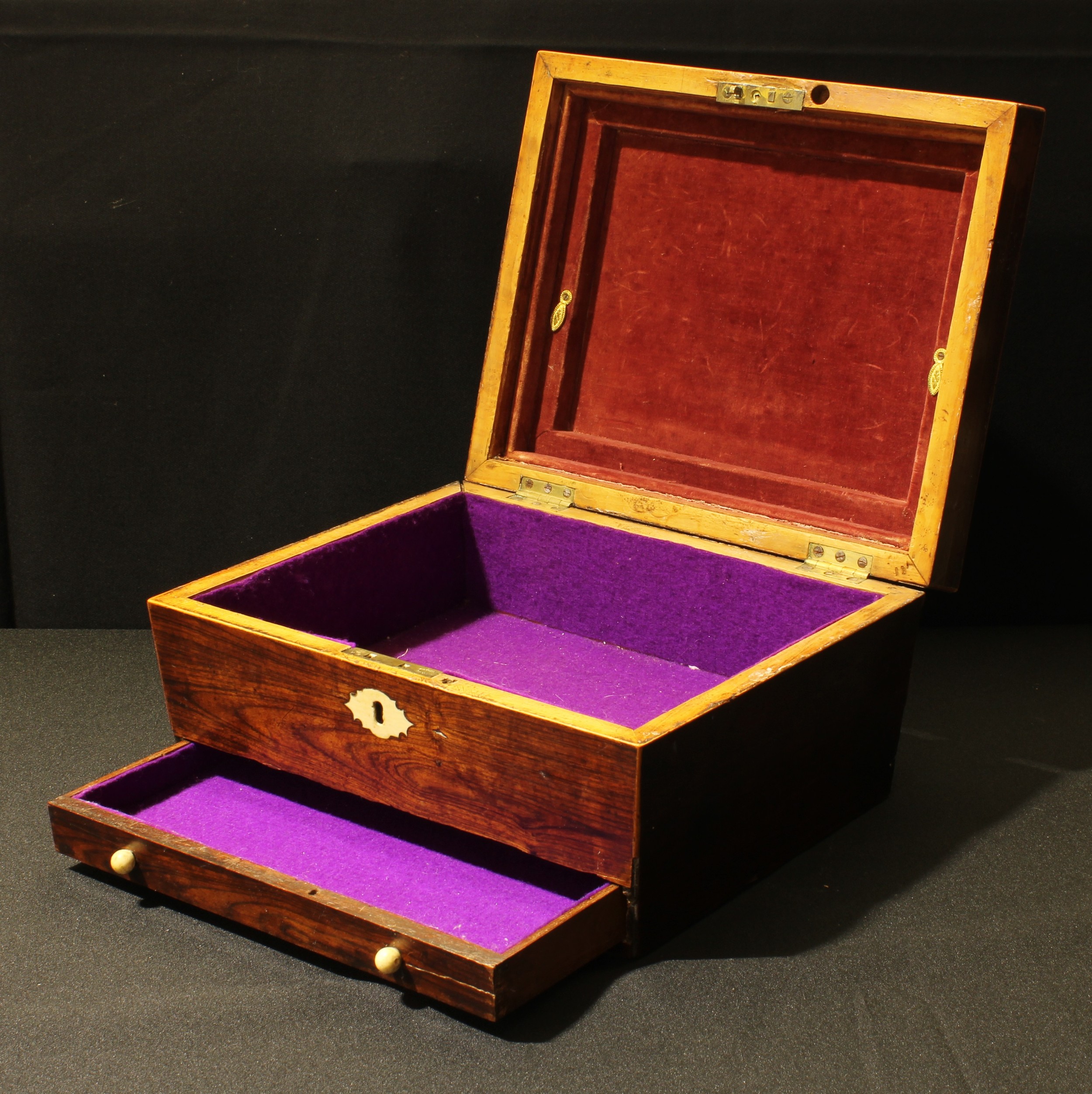 A Regency rosewood sarcophagus work box, drawer to base, 28.5cm wide, c.1820 - Bild 2 aus 2