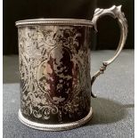 A Victorian silver mug, engraved with folaige, 7.5cm high, Daniel & Charles Houle, London 1861, 4.