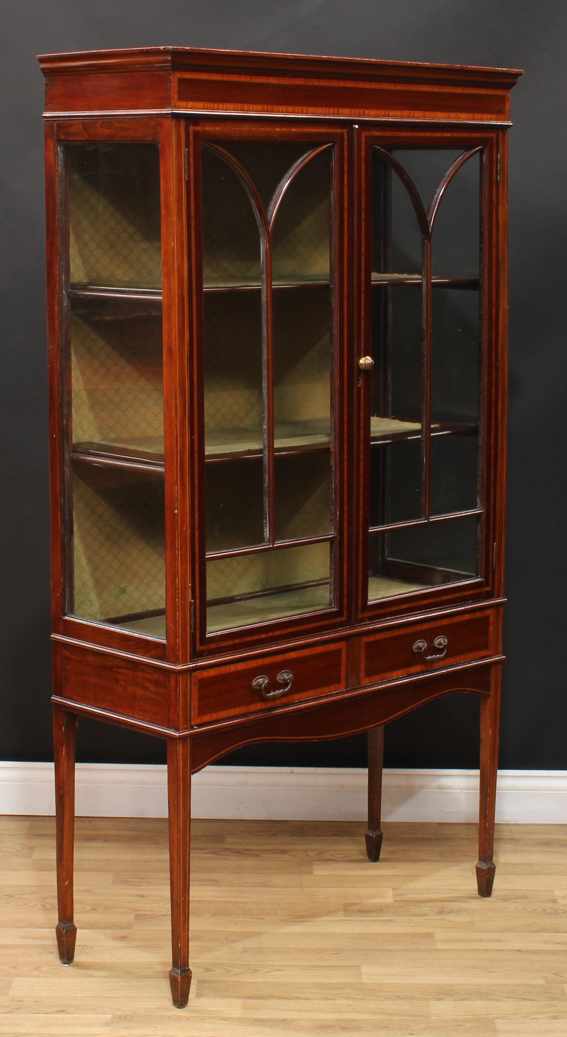 An Edwardian satinwood crossbanded mahogany display cabinet, moulded cornice above a pair of - Image 3 of 5