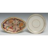 A Pinxton Japan pattern oval dish, pattern 342, enamelled with stylised flowers and foliage, 25cm