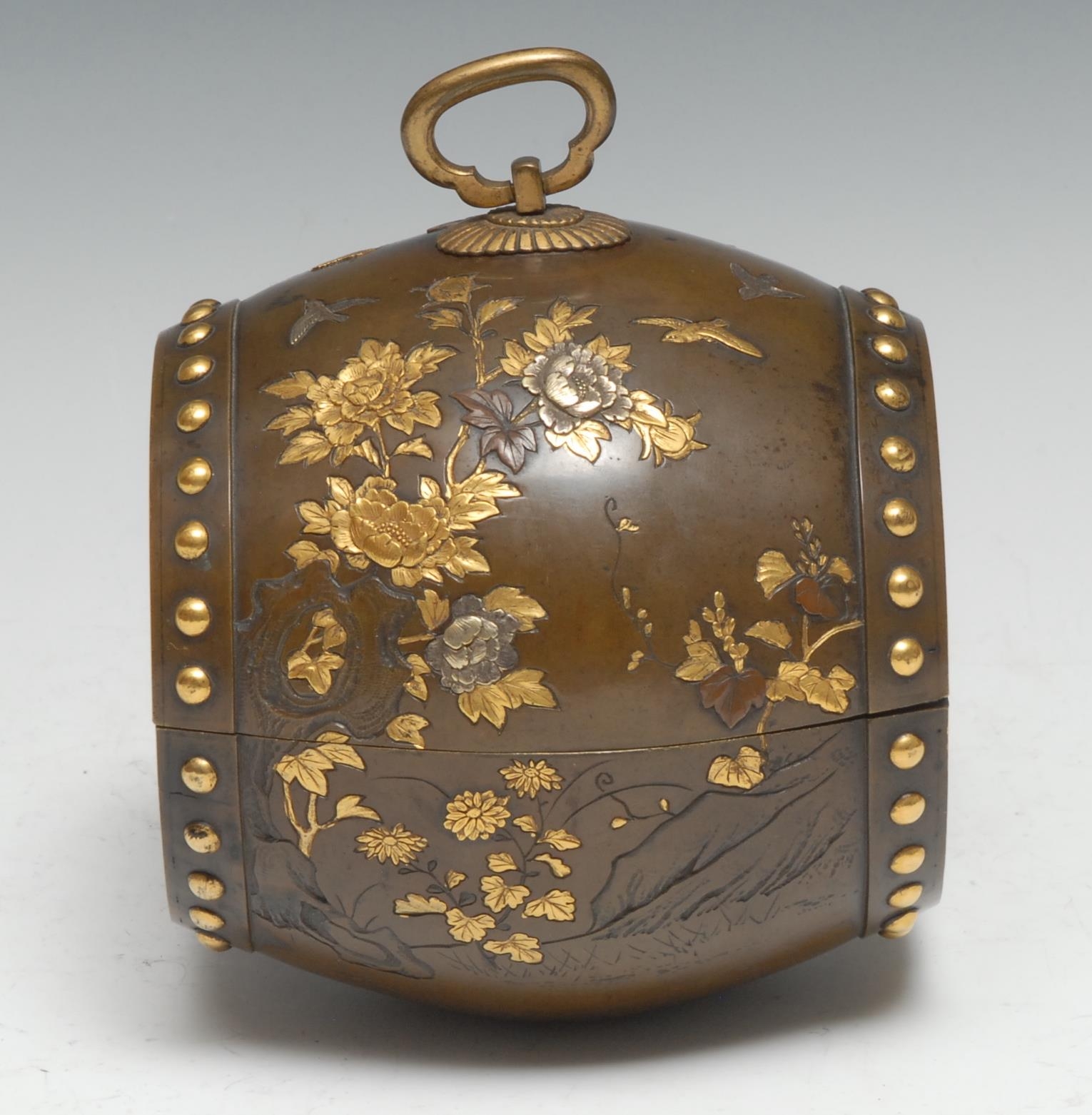 Kyoto Kumagaya tsukuri, A fine Japanese barrel shaped bronze and mixed metal box and cover, finely