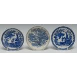 A Worcester Cormorant pattern saucer, decorated in underglaze blue, cell border, 12cm diam, c.