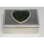 A substantial George V silver rounded rectangular table snuff box, hinged cover mounted with a
