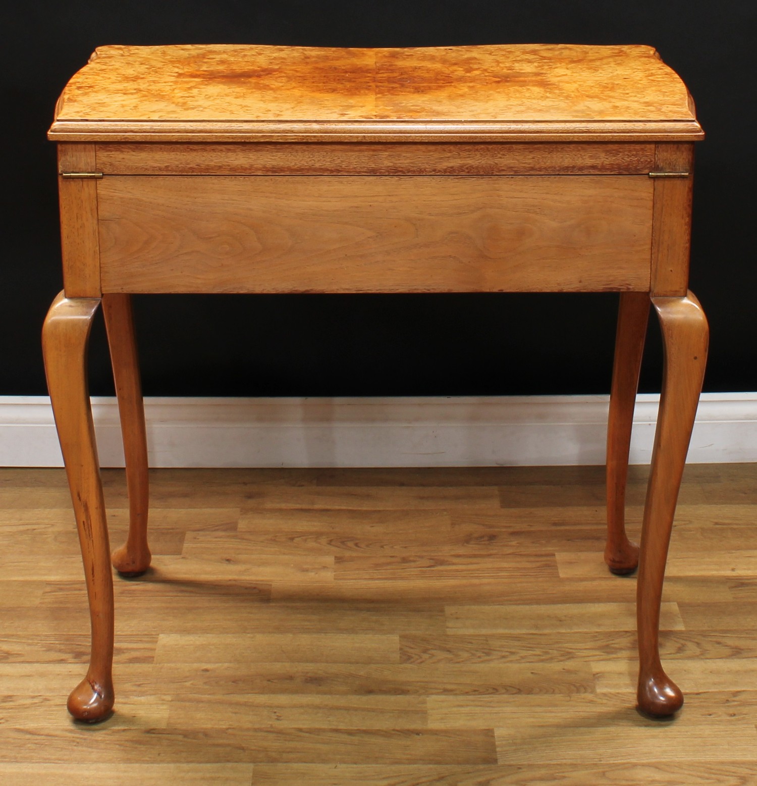 An Art Deco period burr walnut serpentine canteen table, enclosing a George VI service of silver - Image 7 of 7