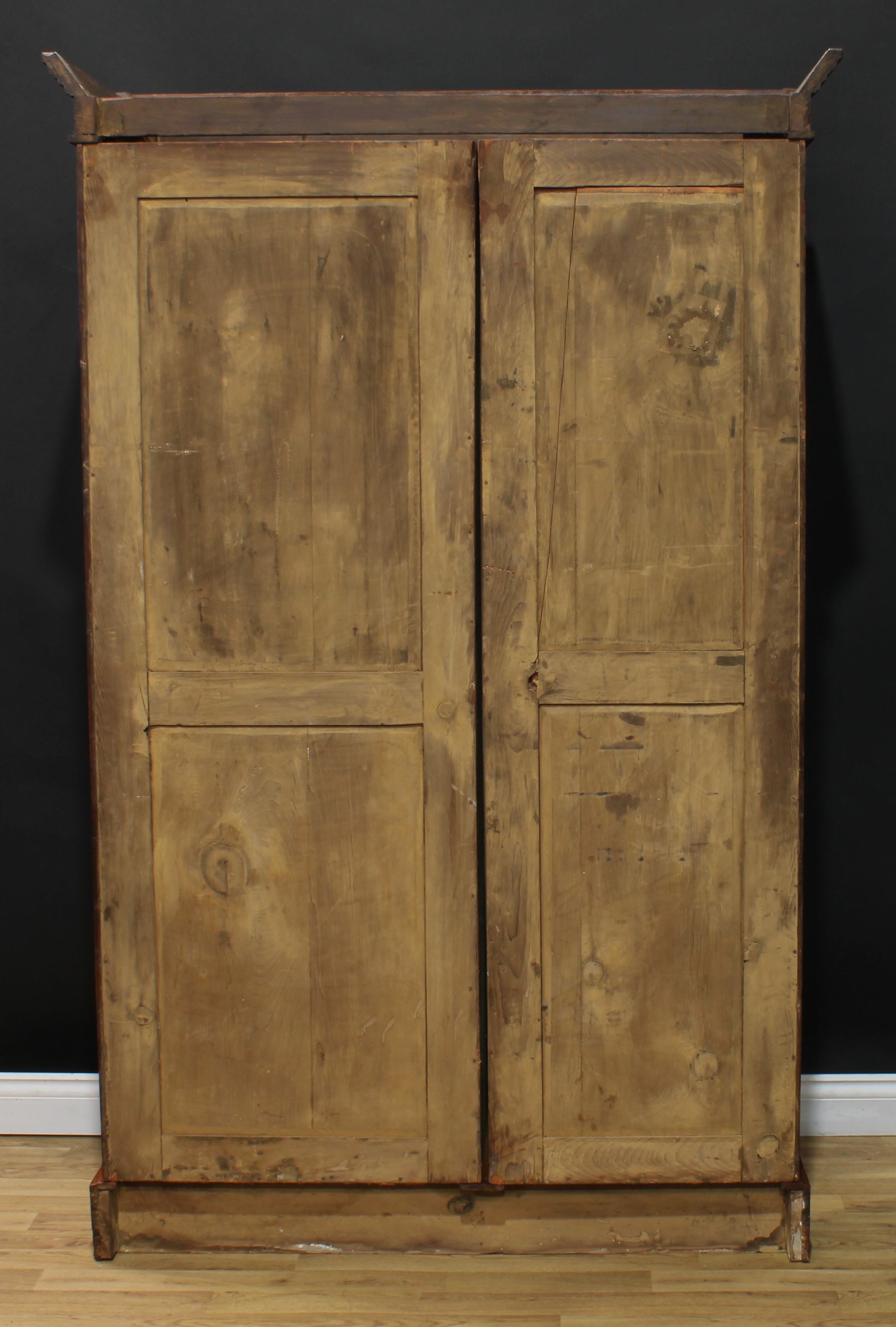 A late Victorian curly maple accented wardrobe, outswept cornice above a three-quarter mirrored door - Image 4 of 4