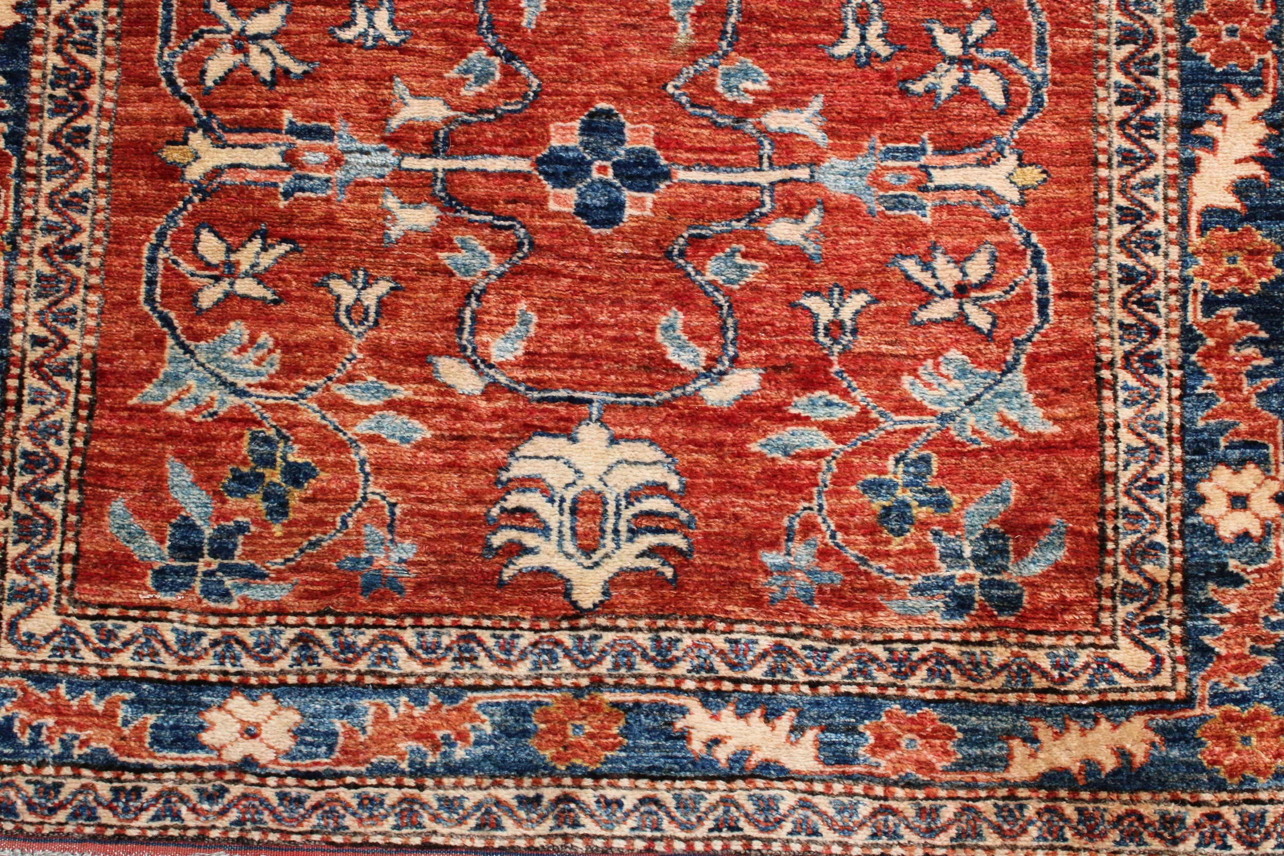 A Middle Eastern rug, worked in the traditional manner, 152cm x 102cm - Bild 3 aus 4