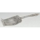 A sterling silver fish slice, cast throughout with fflowers, 29cm long, 20th century, 6.75oz