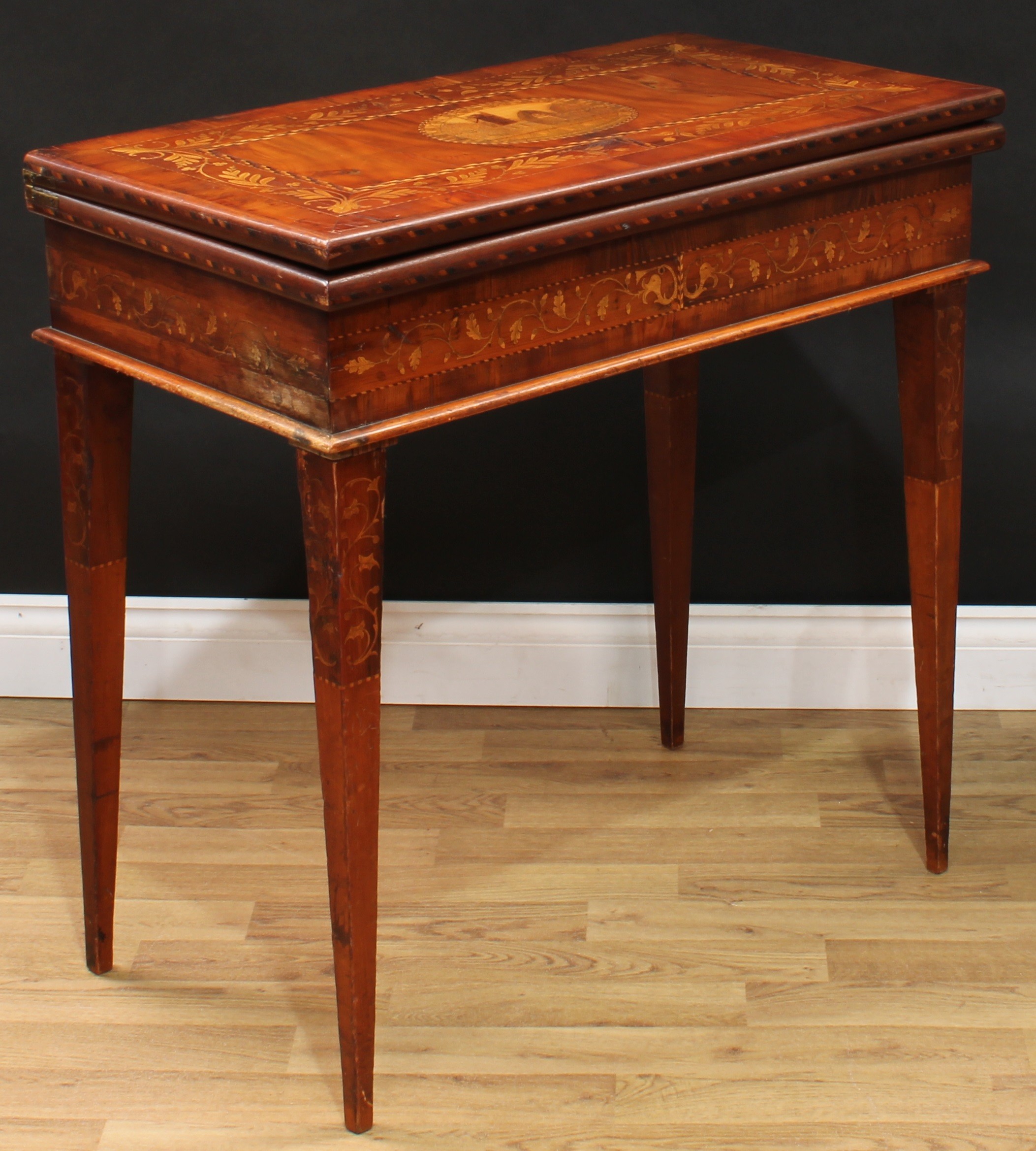 A 19th century Irish Killarney marquetry and yew room centre tea or silver table, hinged rectangular - Image 14 of 15