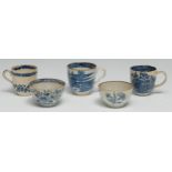 A Lowestoft tea bowl, decorated in underglaze blue printed pattern with floral sprays within