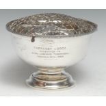 A George V silver pedestal rose bowl, 14.5cm diam, Birmingham 1924, 5.5oz