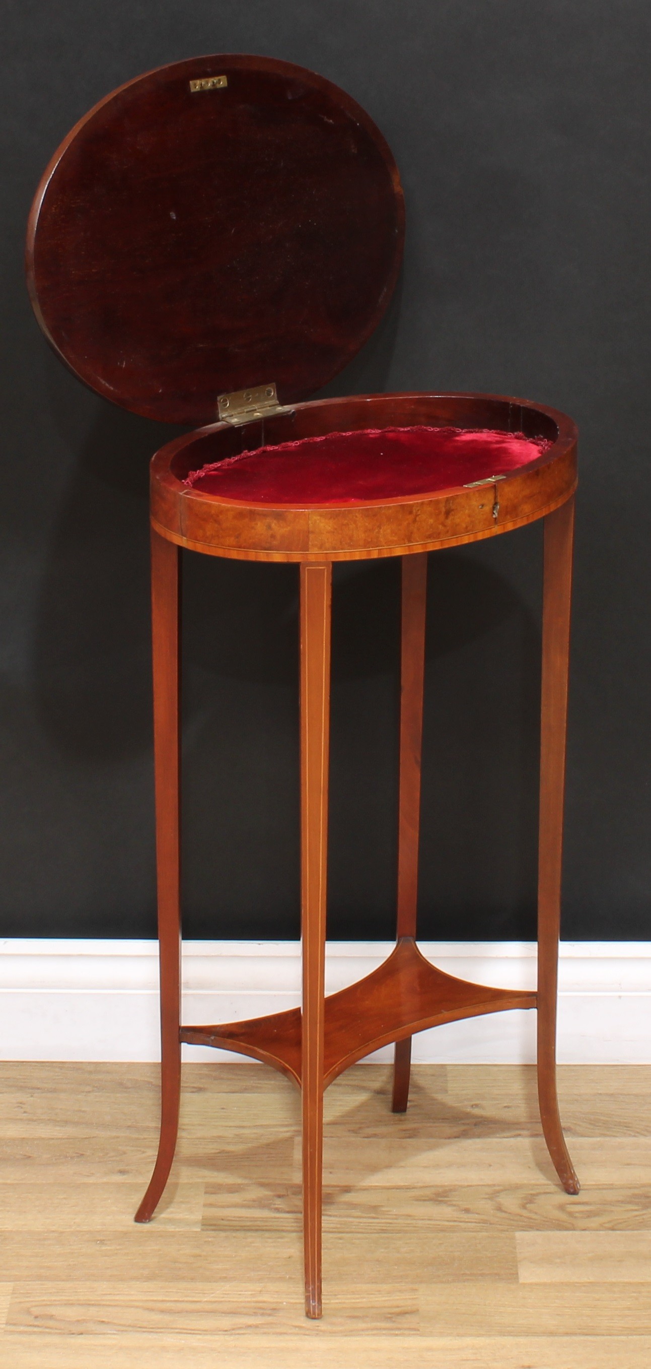 An Edwardian Sheraton Revival mahogany oval occasional table, hinged cover inlaid with a stainwood - Image 3 of 4