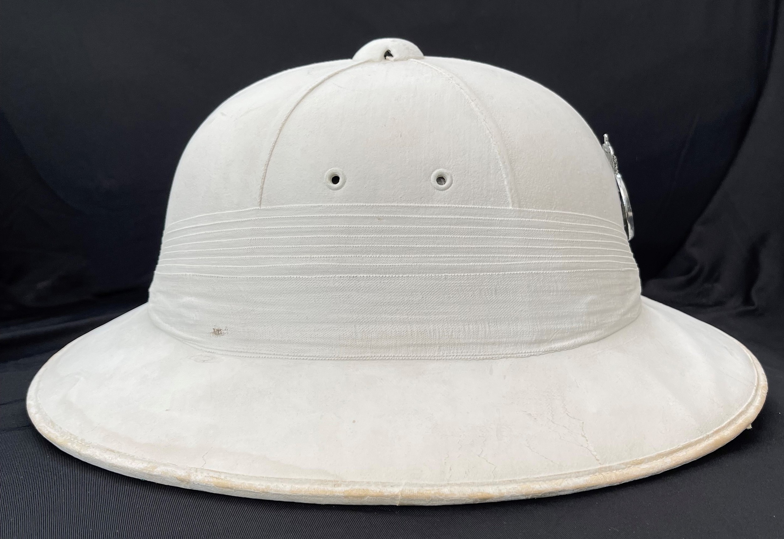 British Police Officers States of Jersey White Pith Helmet complete with Queens Crown Cap Badge. - Image 2 of 5