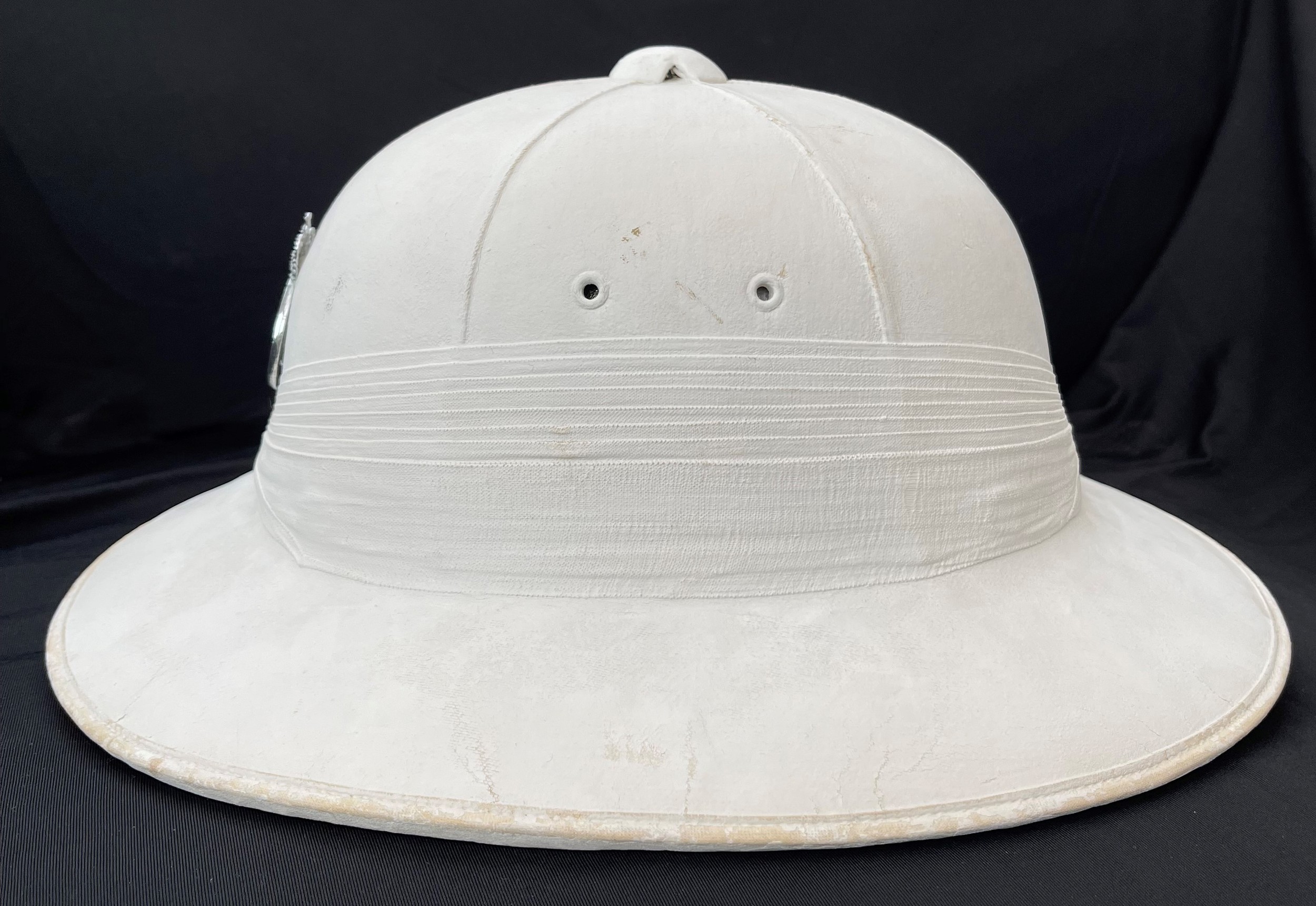 British Police Officers States of Jersey White Pith Helmet complete with Queens Crown Cap Badge. - Image 3 of 5