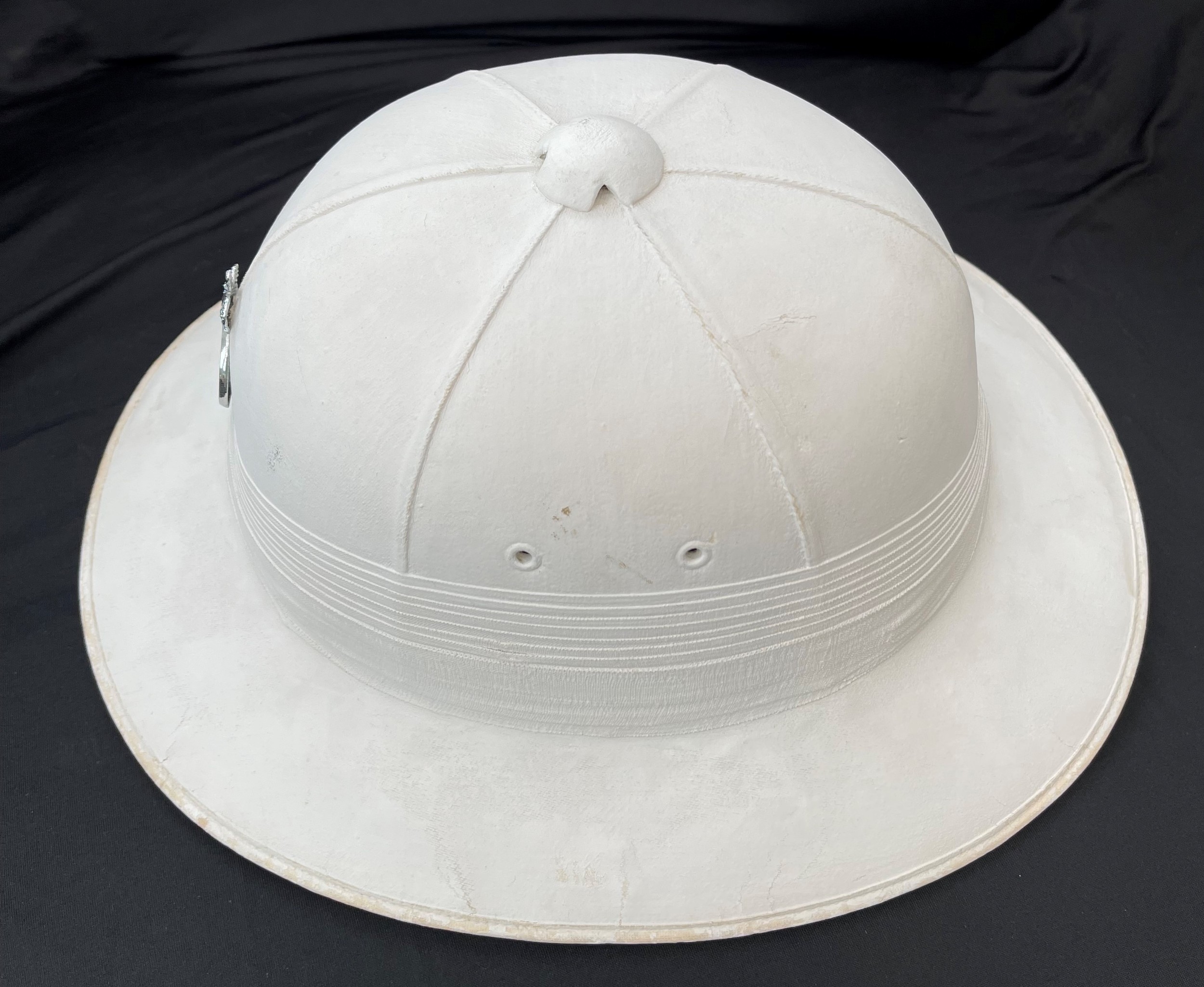 British Police Officers States of Jersey White Pith Helmet complete with Queens Crown Cap Badge. - Image 4 of 5
