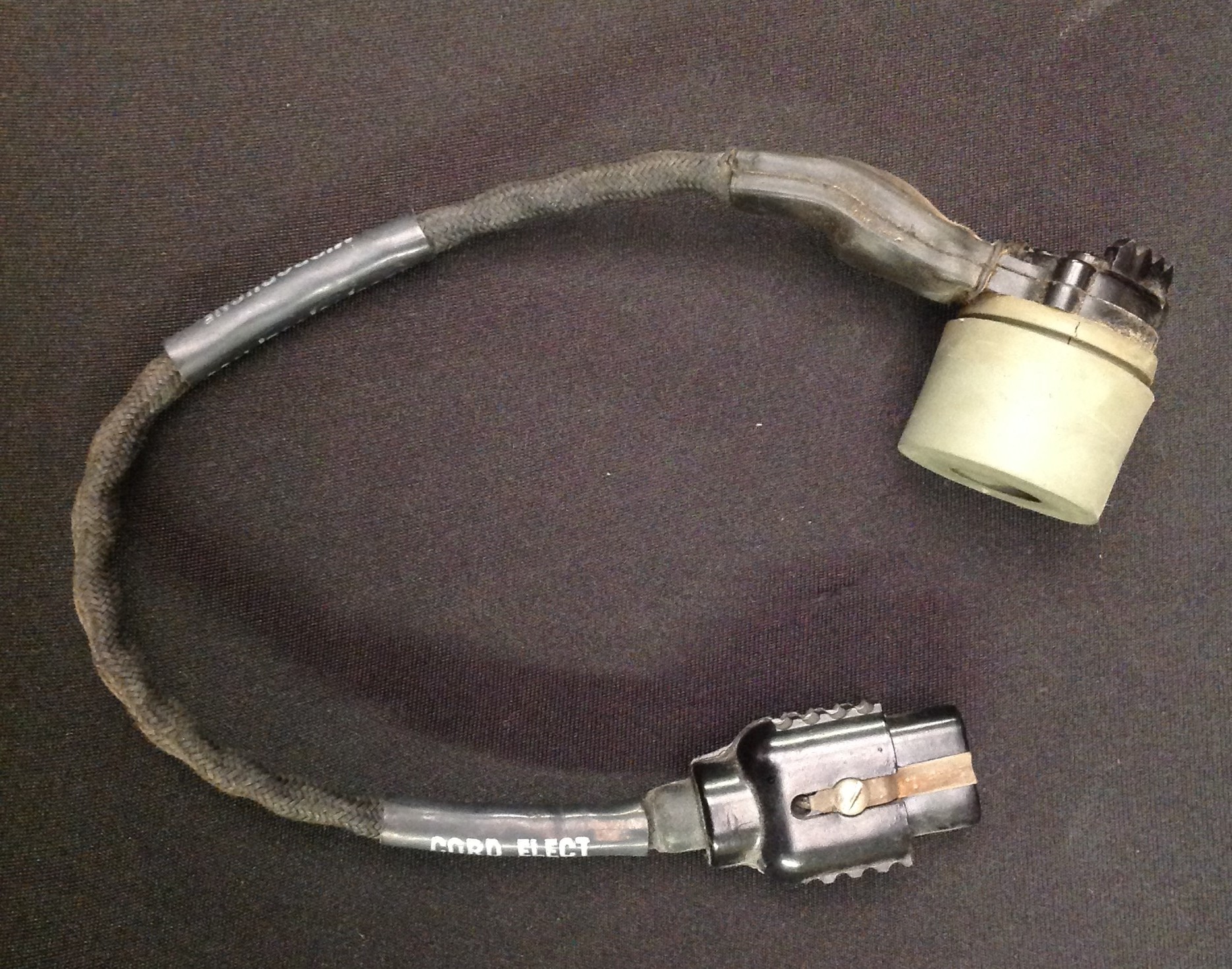RAF H Type Oxygen Mask, size Medium, dated 1972. Complete with microphone. Strap marked 6D/1485 plus - Image 6 of 7
