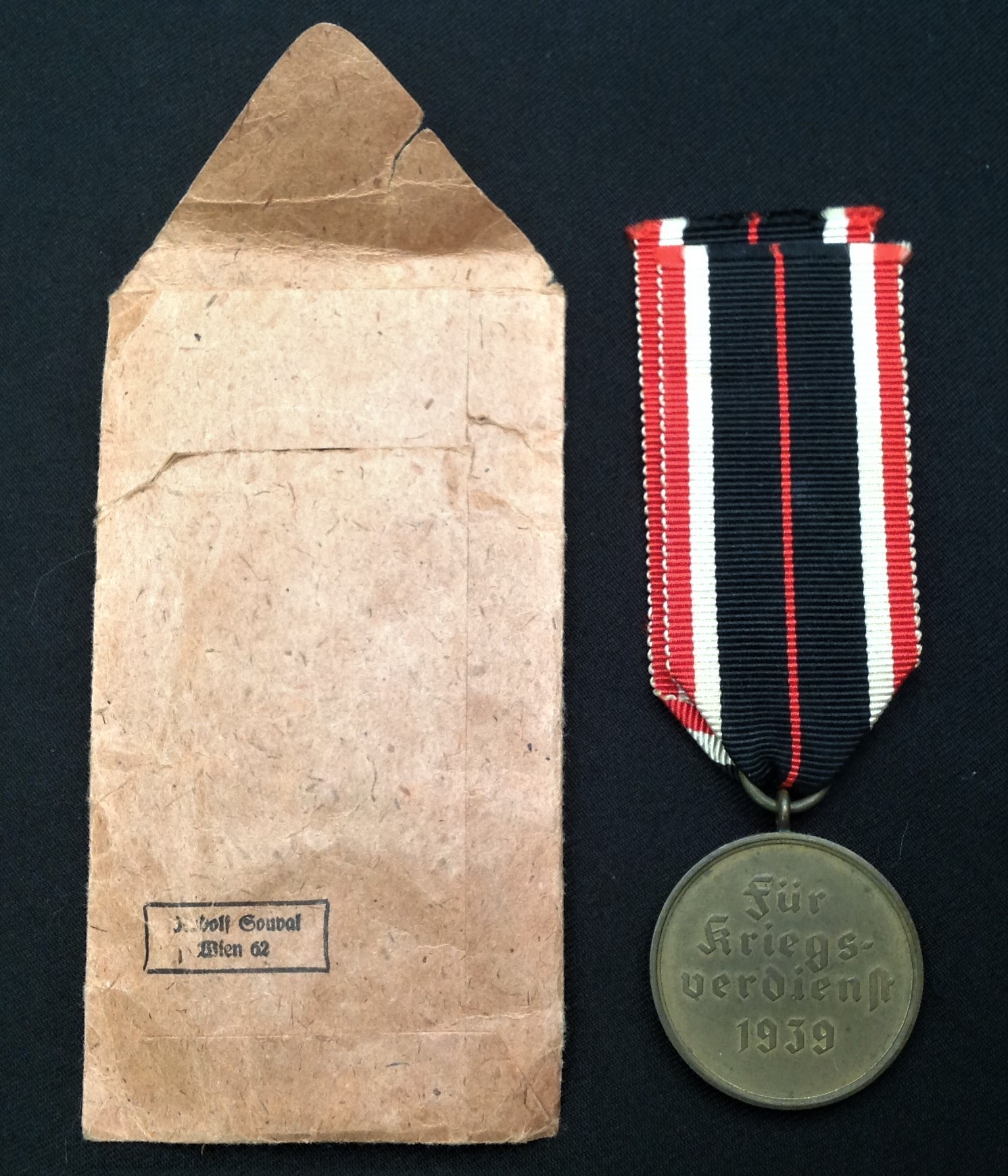 WW2 Third Reich Kriegsverdienstmedaille - War Merit Medal. Complete in original packet of issue with - Bild 2 aus 3