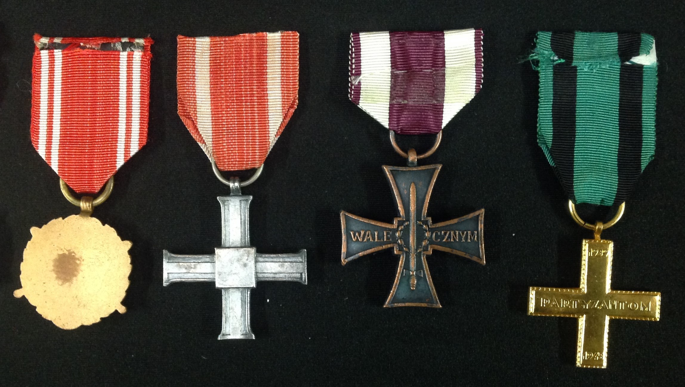 Polish Medal Collection comprising of : Armed Forces of the Fatherland Medal in Bronze, Silver and - Image 4 of 4